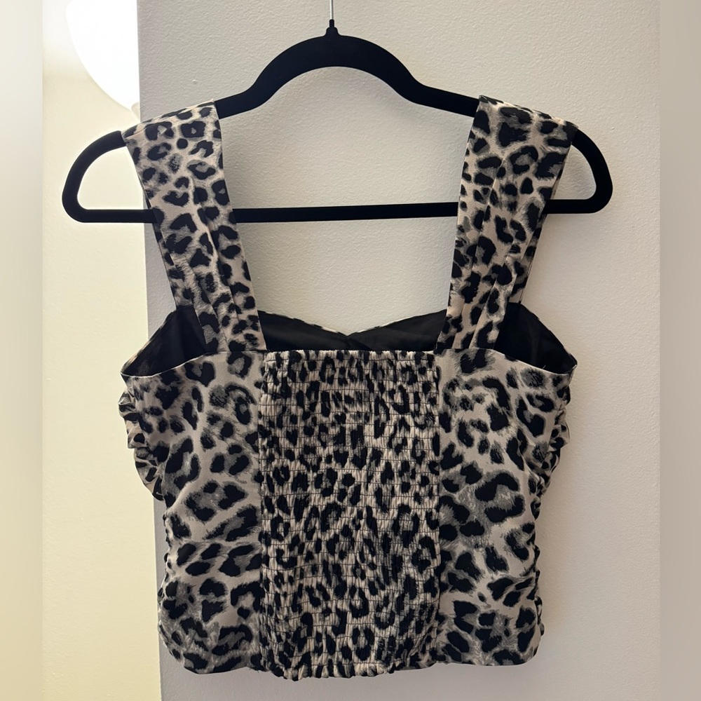 Express Ruched Leopard Print Sweetheart Crop Top | Black & White - Picture 2 of 2